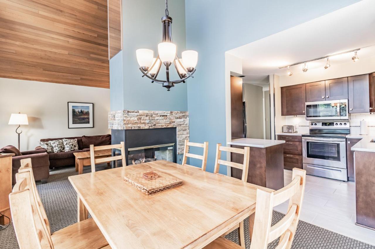 Snowbird Townhouses By Elevate Vacations Уистлер Экстерьер фото
