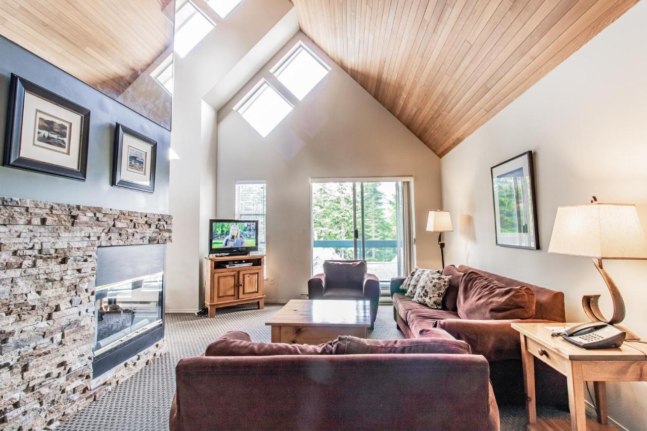 Snowbird Townhouses By Elevate Vacations Уистлер Экстерьер фото