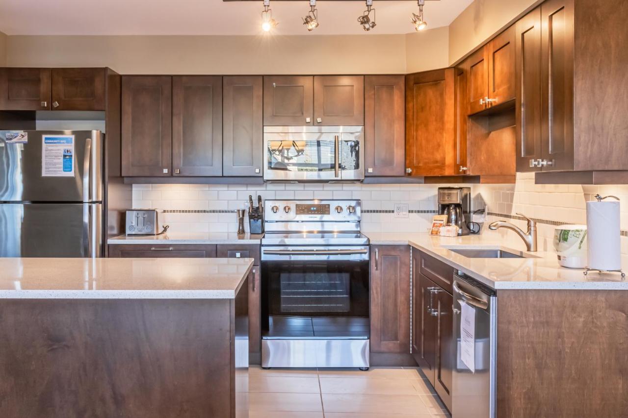 Snowbird Townhouses By Elevate Vacations Уистлер Экстерьер фото